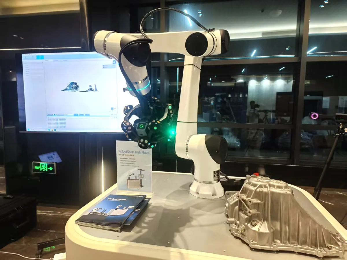 高精度3D视觉与协作机器人融合应用现场演示