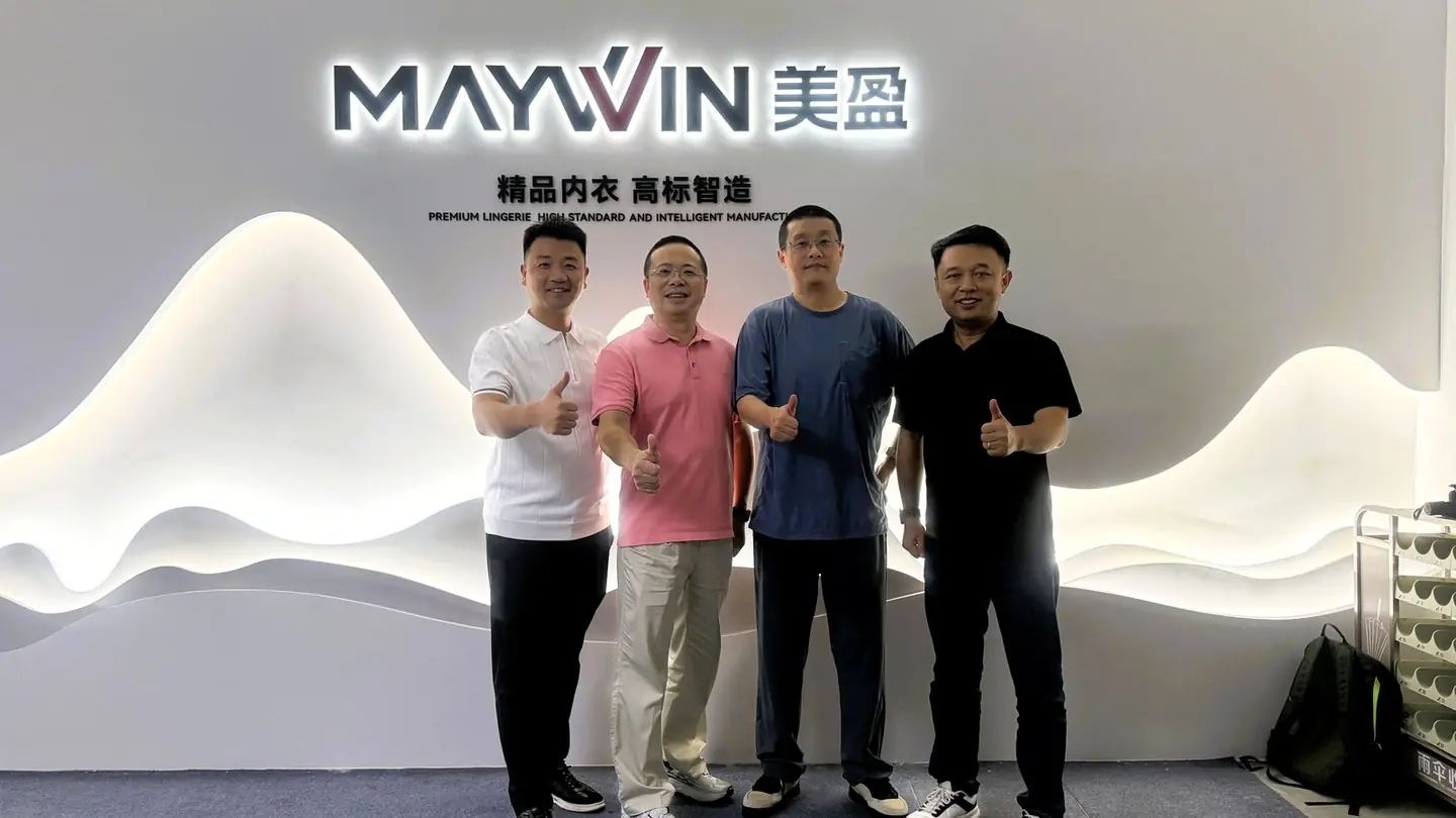 慧界数字石光磊老师在东莞市美盈内衣有限公司企业留影