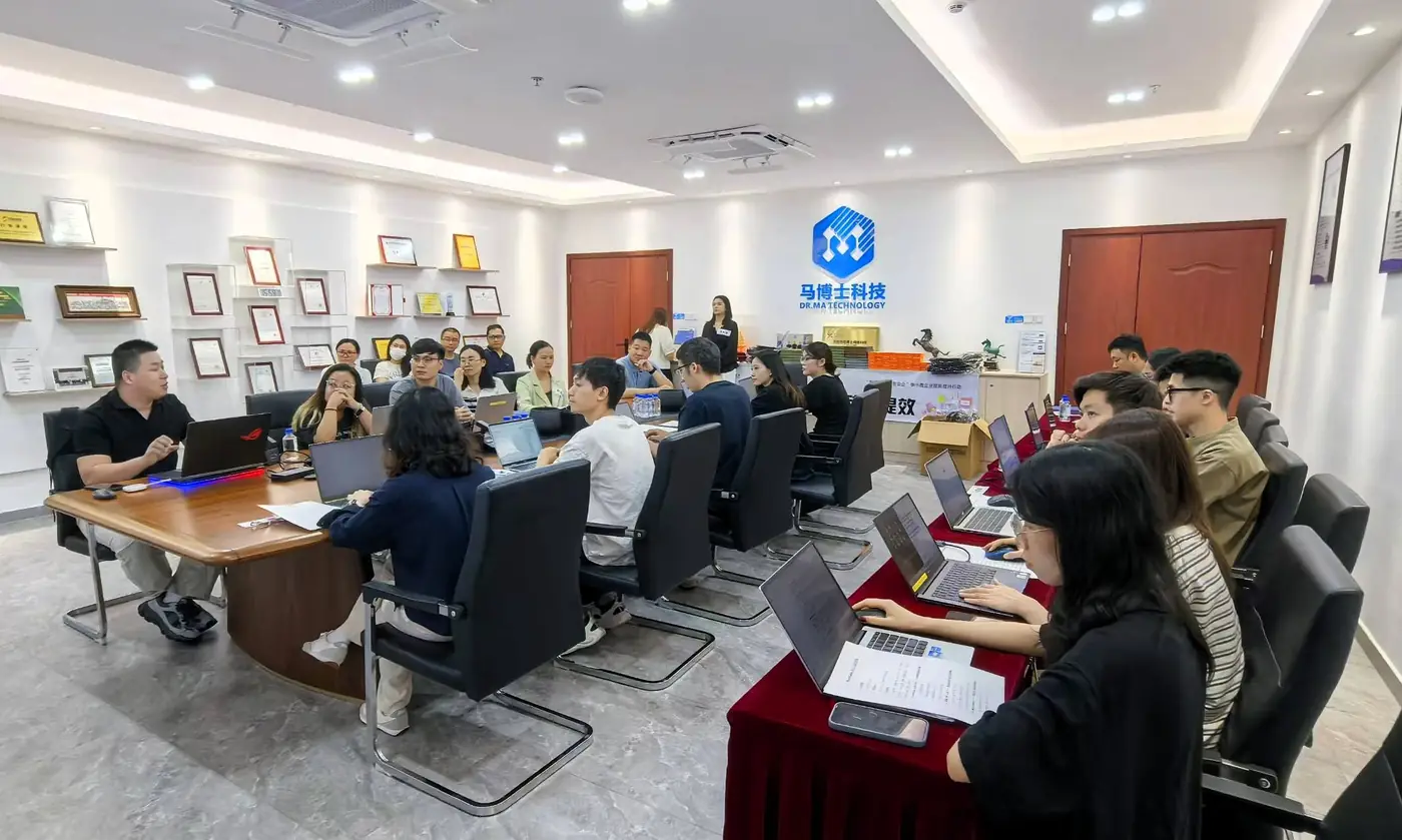 范天星老师为马博士科技员工开展WorkBuddy岗位应用培训
